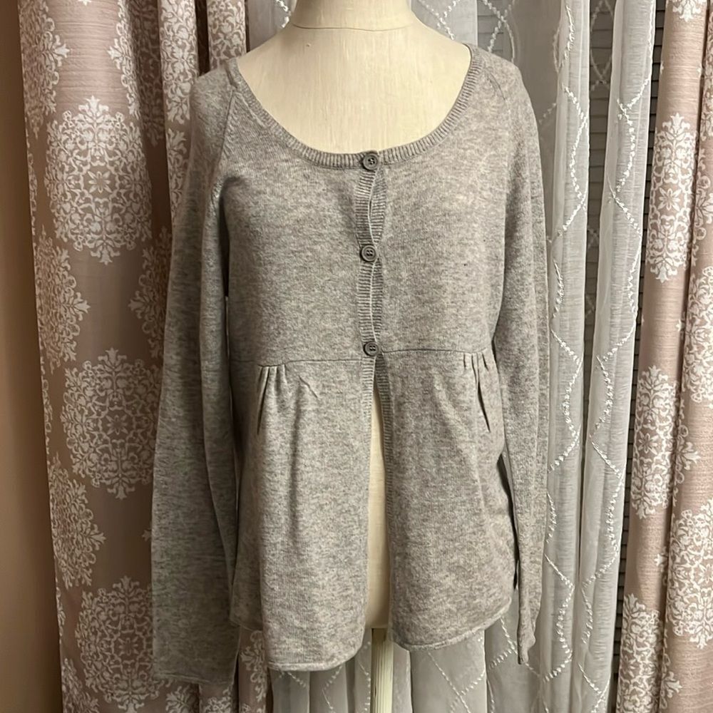 Kenar 100% Cashmere Gray Button down Scoop Neck cardigan Sweater Size Medium